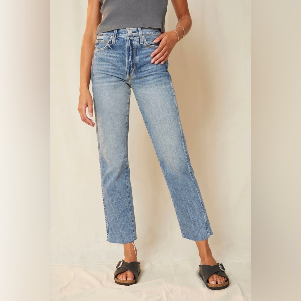AMO Loverboy Easy Fit High Rise Straight Leg Size 27 - NEVER WORN